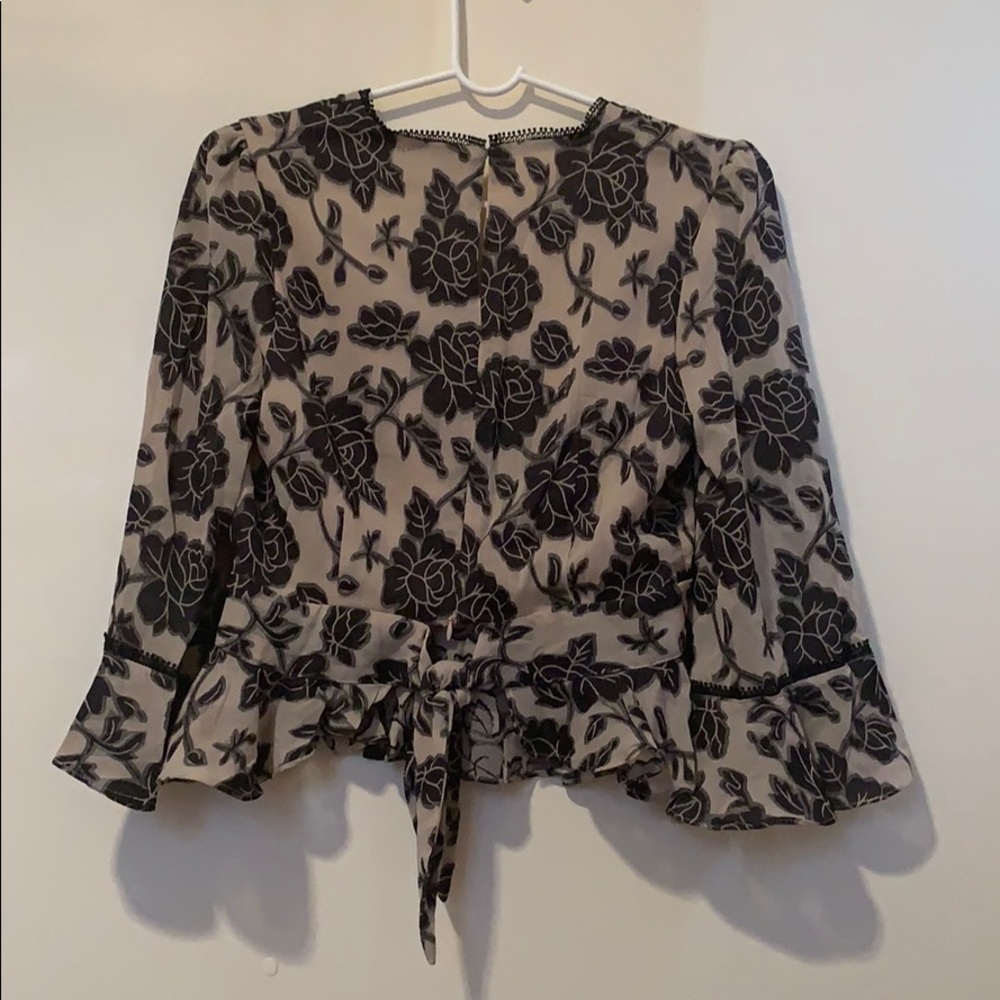 LAST 1️⃣ 🥰 Taupe\Black Floral Blouse 🥰 - Picture 5 of 5